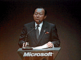 発表する日本電気株式会社（NEC）金子尚志社長