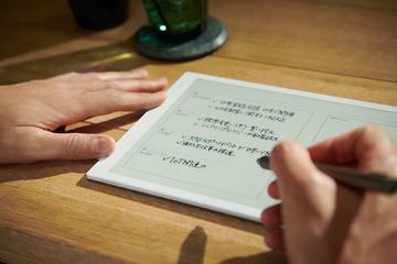 富士通、手書き入力可能なA4/A5電子ペーパー - PC Watch