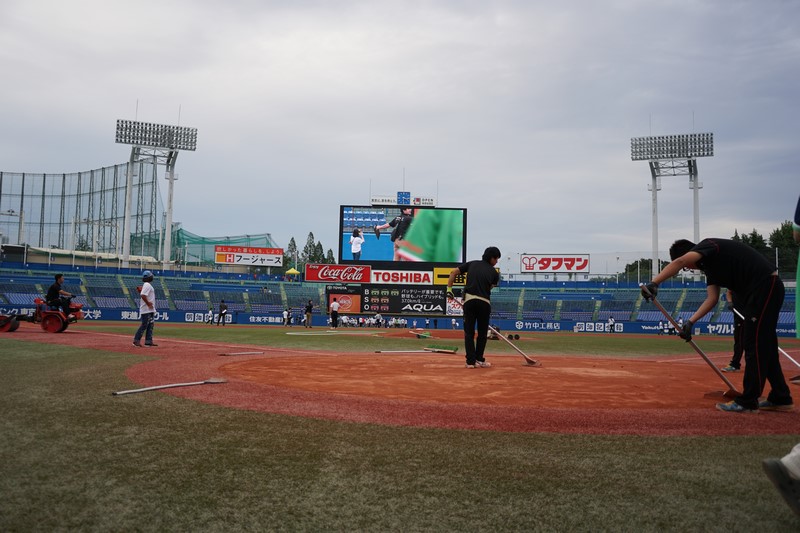 画像 小中学生が神宮球場に集結 Nec レノボのタブレットで新聞作成に挑戦 できた新聞はつば九郎が翌朝お届け 10 50 Pc Watch