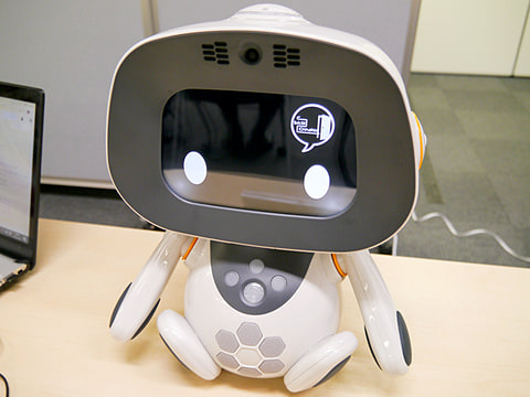 富士通のaiで自然なコミュニケーションを実現したロボット Unibo