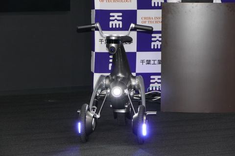 千葉工大furo 変形する搭乗型ロボット Ridroid Canguro 身体を拡張する人機一体の乗り物を目指す Pc Watch