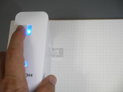 Hothotレビュー 手のひらサイズの超小型プリンタ Ricoh Handy Printer を試す 重量315g 垂直面にも印刷 できるモノクロのインクジェットプリンタ Pc Watch Hothotレビュー 手のひらサイズの超小型プリンタ Ricoh Handy Printer を試す 重量315g 垂直面にも印刷 できるモノクロのインクジェットプリンタ Pc Watch