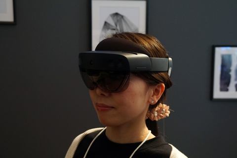 Hololens 2を体験 10本指ジェスチャと視線追跡で現実さながらの操作性に一歩前進 Pc Watch