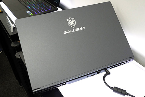 仕事をしながらゲームもできる ケイン コスギお墨付きのgalleriaゲーミングノート Pc Watch