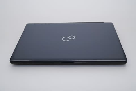 Hothotレビュー 深遠なる黒 富士通の4k Hdr有機elノートpcで 映画や音楽を思い切り楽しんでみた Pc Watch