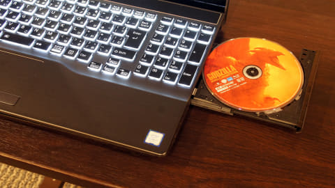 Hothotレビュー 深遠なる黒 富士通の4k Hdr有機elノートpcで 映画や音楽を思い切り楽しんでみた Pc Watch