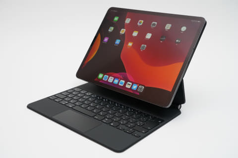 やじうまミニレビュー Ipad Proをノートpc化する Magic Keyboard はタブレットとの両用には難あり キーボード の打鍵感は良好でトラックパッドも快適 Pc Watch