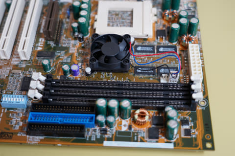 やじうまpc Watch 懐パーツ Vram搭載で 謎のメモリ が利用できたaladdin Tnt2搭載マザー Asus Cua Pc Watch