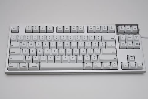 Hothotレビュー もうmagic Keyboardには戻れない Pfu版realforce For Macで快適タイピング Hhkbと同じ感覚で使える45gのキー荷重を採用 Pc Watch