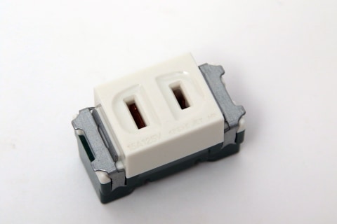 藤山哲人と愛すべき工具たち Usb Type C壁コンセントを使ってみた 面白コンセントのカスタマイズも Pc Watch