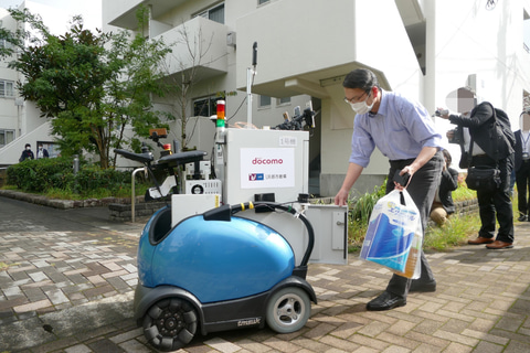ドコモとur 5gとロボットを使って団地内で自動配送実験 横浜市 金沢シーサイドタウンで Pc Watch