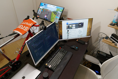 ノートpcのacアダプタもドックも要らない マルチモニターのためのモニター それがeizo Flexscan Ev2490 Pc Watch Sponsored