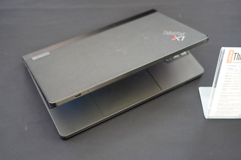 Lenovo 折りたたみ型 Thinkpad X1 Fold をifaで公開 大型化 Trackpointで使いやすく Pc Watch