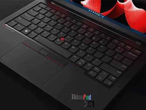 半値特価！ThinkPad X1 Carbon Gen 10 30th記念 懐かしのRGBロゴが復活。1,000台限定のThinkPad 30周年記念
