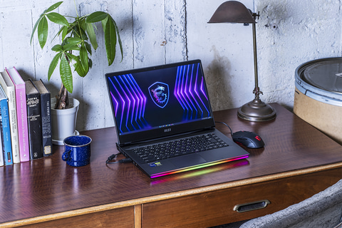 次のゲーミングpcはノートがいい と言えるこれだけの理由 ちょい古デスクトップと比べてみた Msi Raider Ge67 Hx 12uシリーズ をレビュー Pc Watch Sponsored