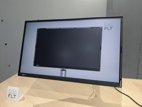 EIZO史上最薄最軽量。中空ベゼル/モニターアームで宙に浮かぶような