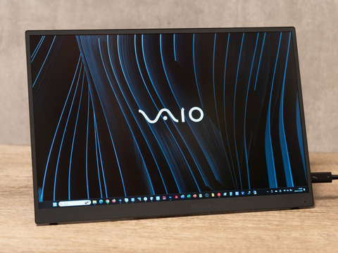 編集部・ライターの今年“これ買った”！】VAIOのモバイルモニターを購入