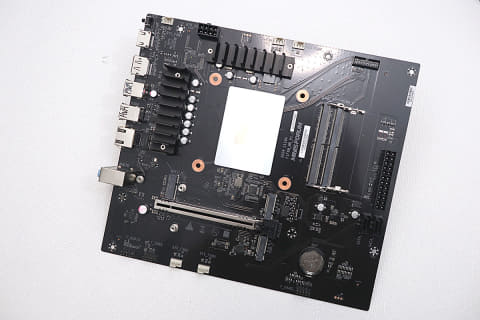 レビュー】コスパ激ヤバな6万円台！Ryzen 9 7945HX搭載microATXマザー