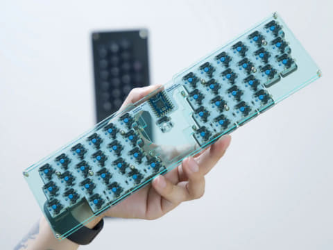 左右セパレートの自作キーボードキット「Gravity45」。キースイッチ