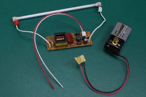 武蔵野電波のプロトタイパーズ 10分間で作れてプロ並みの写真が撮れる冷陰極管式フリフリライト Pc Watch