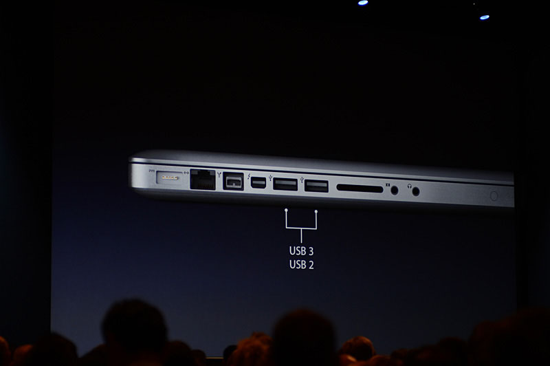 MacBook Proのインターフェイスの配置は従来製品と同じ。やはりUSB 3.0に対応する