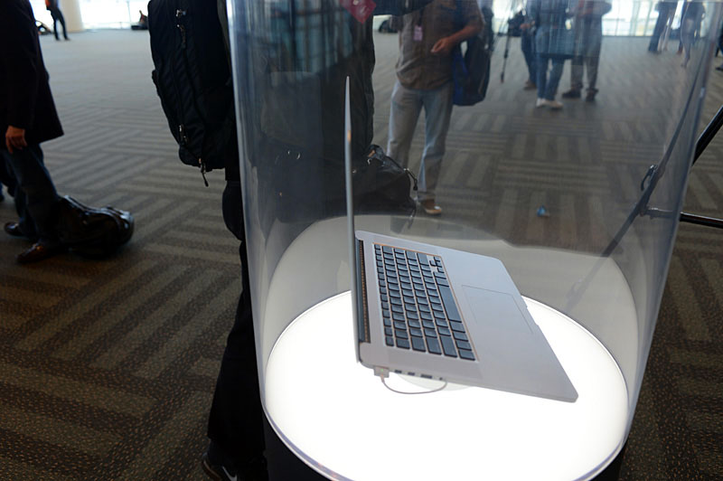 デザインコンセプトは従来モデルを継承。ディスプレイパネルがかなり薄くなった