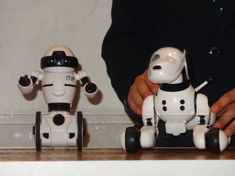 画像 タカラトミー 2輪ロボット ハローミップ と犬型ロボット ハローズーマー Omnibot ブランドのロボットが復活 23 23 Pc Watch