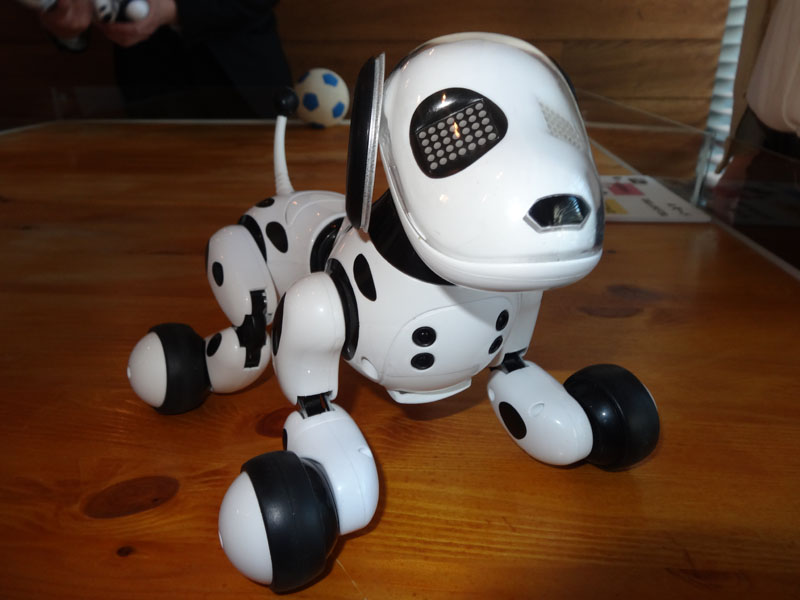 画像 タカラトミー 2輪ロボット ハローミップ と犬型ロボット ハローズーマー Omnibot ブランドのロボットが復活 9 23 Pc Watch