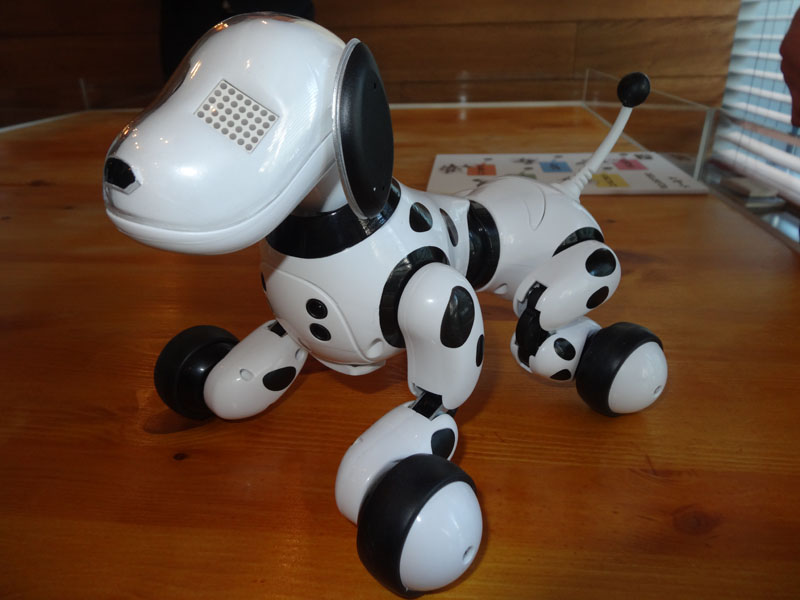画像 タカラトミー 2輪ロボット ハローミップ と犬型ロボット ハローズーマー Omnibot ブランドのロボットが復活 8 23 Pc Watch