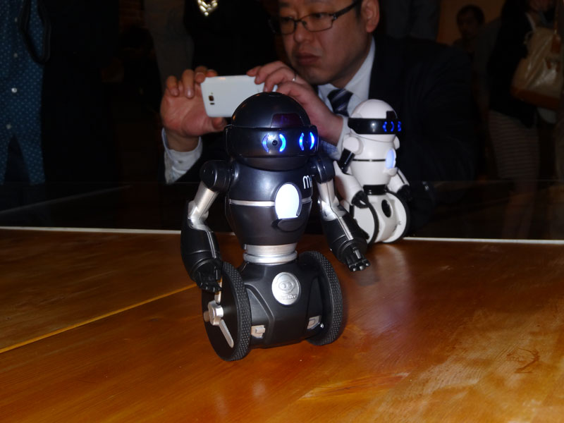 画像 タカラトミー 2輪ロボット ハローミップ と犬型ロボット ハローズーマー Omnibot ブランドのロボットが復活 3 23 Pc Watch