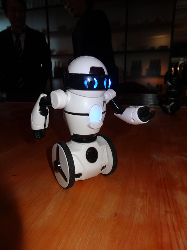 画像 タカラトミー 2輪ロボット ハローミップ と犬型ロボット ハローズーマー Omnibot ブランドのロボットが復活 4 23 Pc Watch