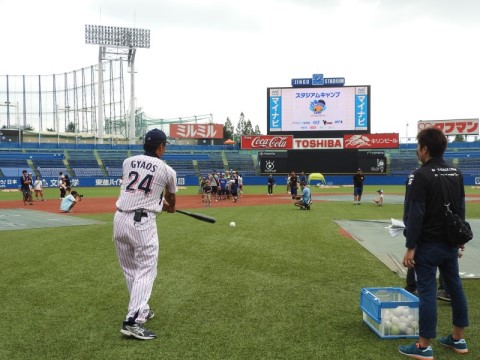 石井英男のデジタル探検隊 明治神宮球場にテントを張って家族でキャンプ Necとレノボのタブレットが活躍した Tokyo Home Town 15 体験記 Pc Watch