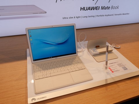 イベントレポート Huawei初のwindows 10タブレット Matebook 実機レポート 12型3 2の液晶採用 筆圧2 048段階のペンも利用可能 Pc Watch