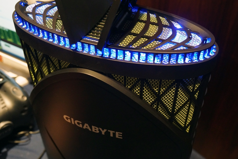 GIGABYTE、Kaby Lake搭載の小型PCやBRIX異色のゲーミングPCを発表 - PC