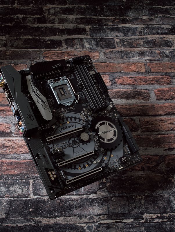 マザーボードに派手さは不要！シンプルに機能、性能を追求したい