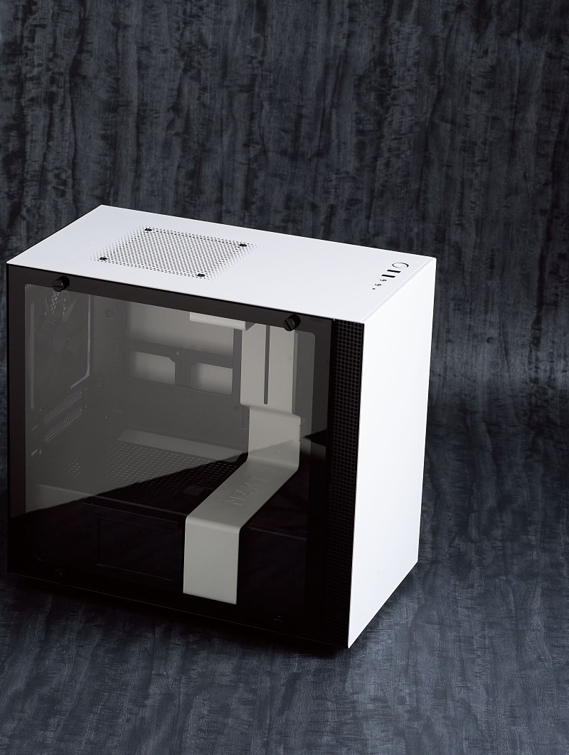 扱いやすいサイズのMini-ITXケースに最新トレンドを凝縮！ ～夏のPC