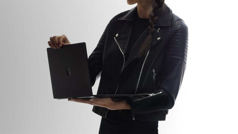 Microsoft、第8世代Core搭載で性能が85%向上した「Surface Laptop 2