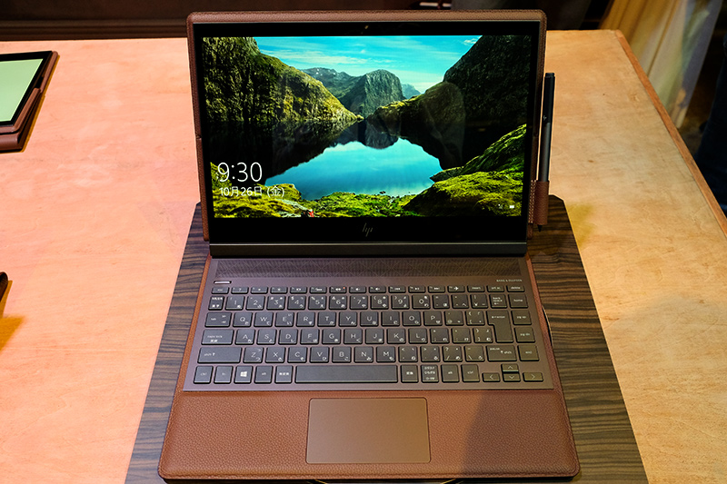 日本HP、世界初の“革をまとった”13.3型2in1「Spectre Folio」 ～4,096
