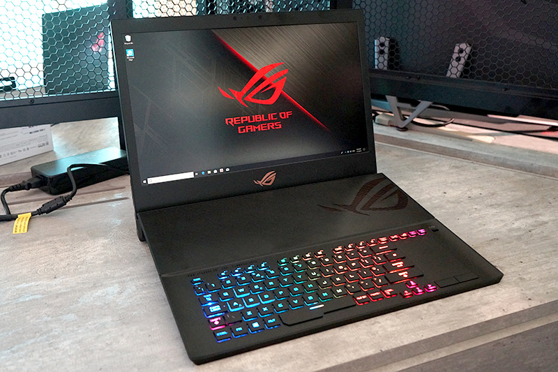 イベントレポート】ASUS、Surfaceっぽい17.3型ゲーミングPC「ROG Mothership」 ～Core i9/RTX 2080搭載 -  PC Watch