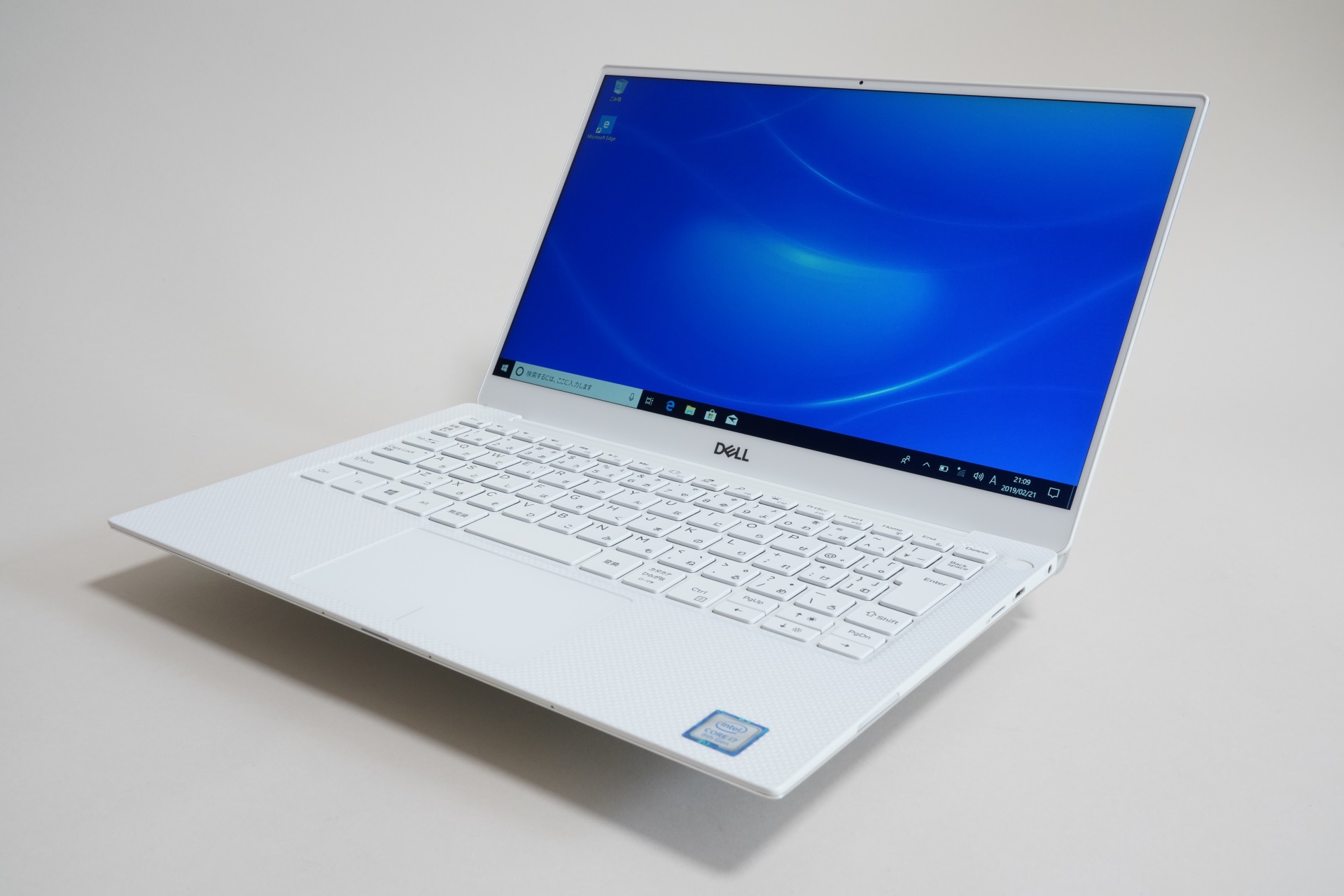 Hothotレビュー もう鼻の穴を覗かれない 狭額縁13 3型ノート Xps 13 実機レビュー Pc Watch