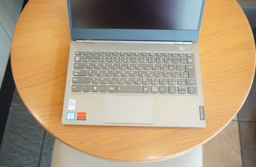 レノボ、第10世代Core搭載で約10万円の14型ノート「ThinkBook 14