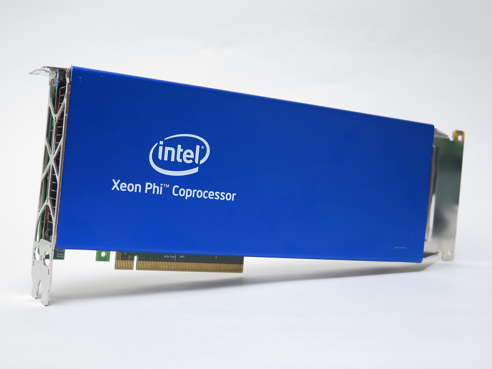 やじうまPC Watch】【懐パーツ】1チップ60コアの夢を実現した「Xeon 