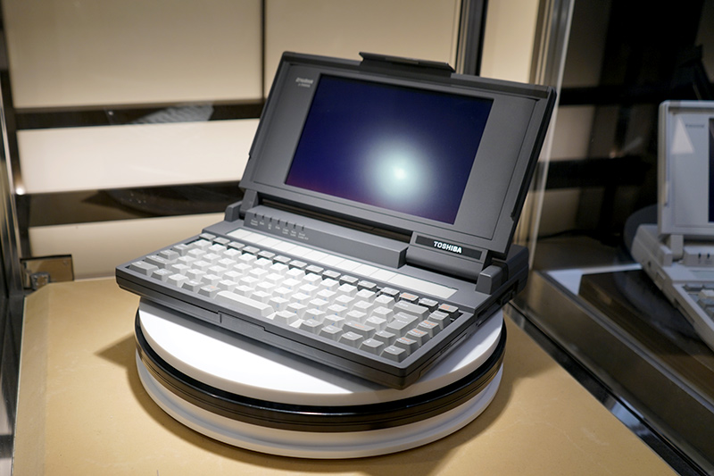 今日で「dynabook」が31歳に。初代Dynabook J-3100など歴史を紐解く特設サイト公開 - PC Watch