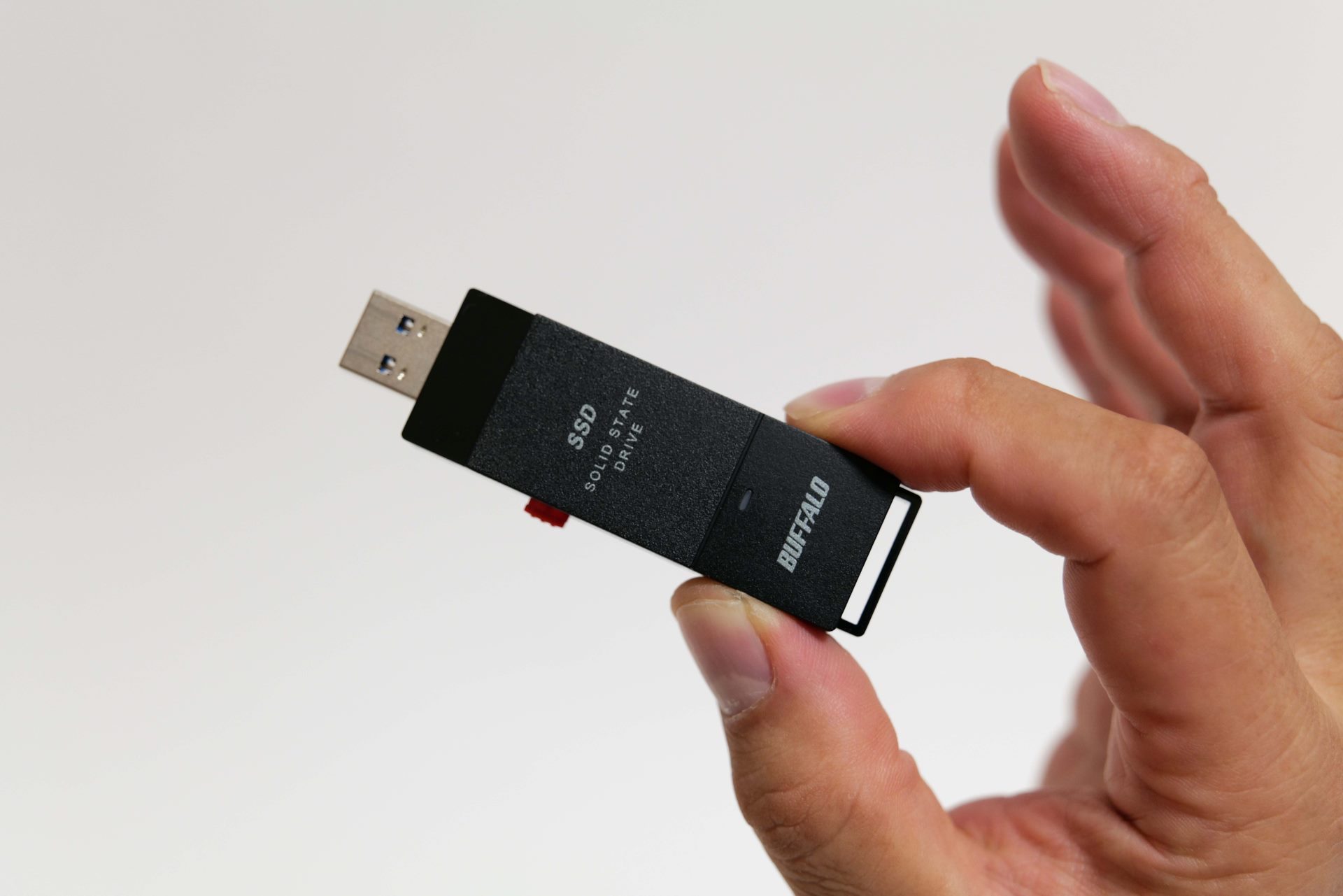[B! SSD] 【レビュー】 こんなに小さくてSSD!? しかもお手頃価格! いろいろ試してわかったバッファロー製“USBメモリ型SSD”の