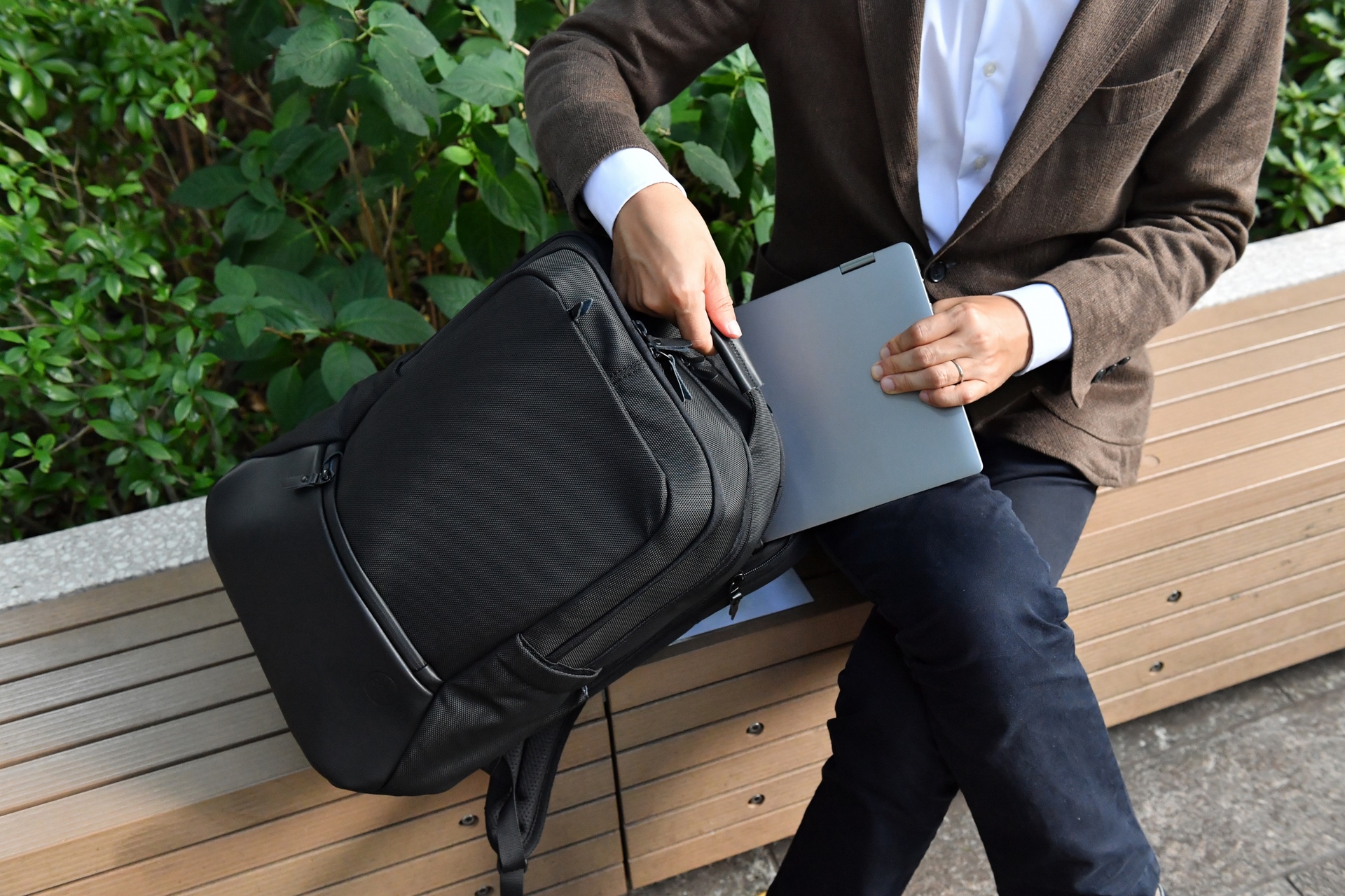 Pcバッグ 本気で選んでいますか あのit専業企業が作ったバッグは圧倒的な実用度だった デル純正pcバッグの実力 Pc Watch Sponsored