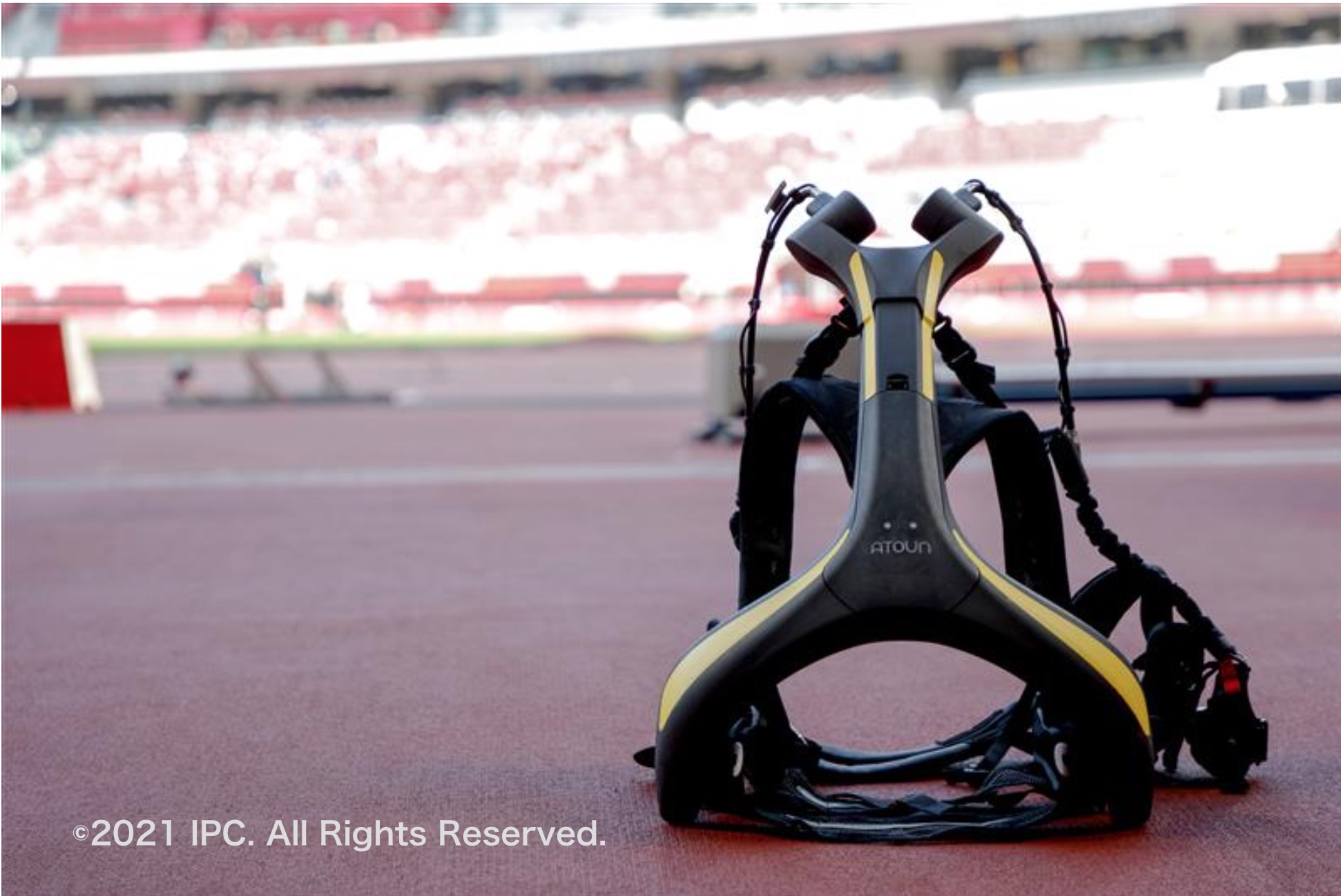 パナソニック、パラリンピックで活用中のアシストスーツ・掃除ロボット