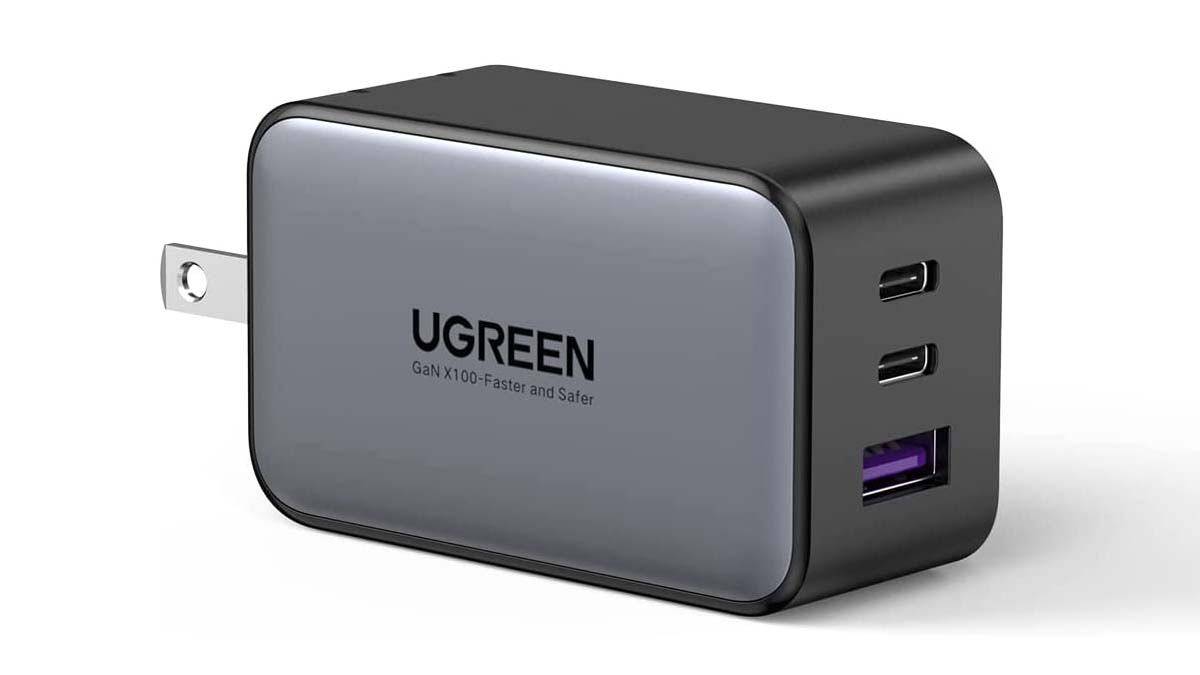 合計65W出力できるコンパクトな3ポートUSB充電器 - PC Watch