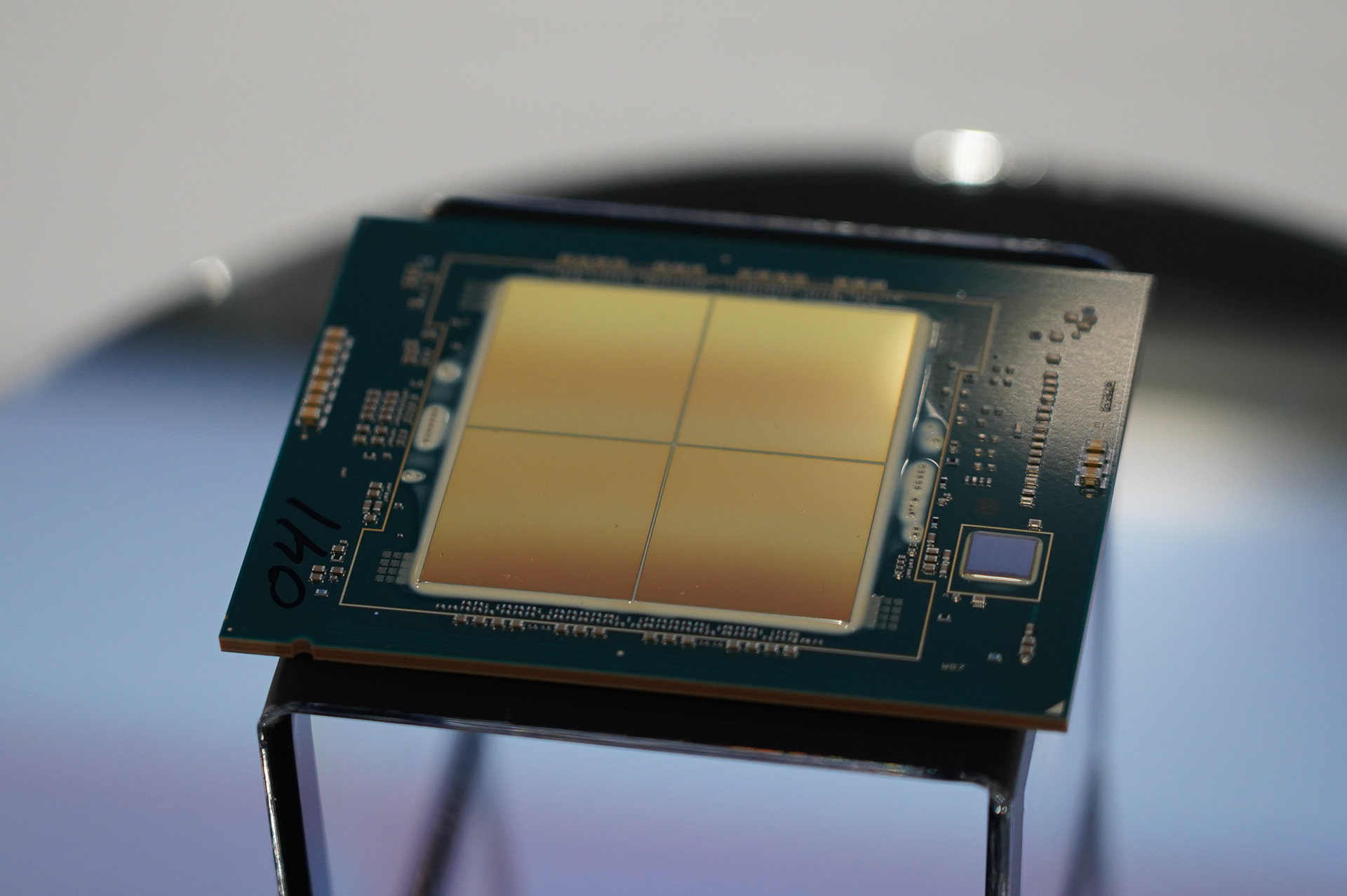 動作品　第8世代Xeon E-2186G DDR4-32GB SSD256GB 第4世代Xeon SP、新命令AMXを活用するとDL推論性能が4.5～6倍に - PC Watch