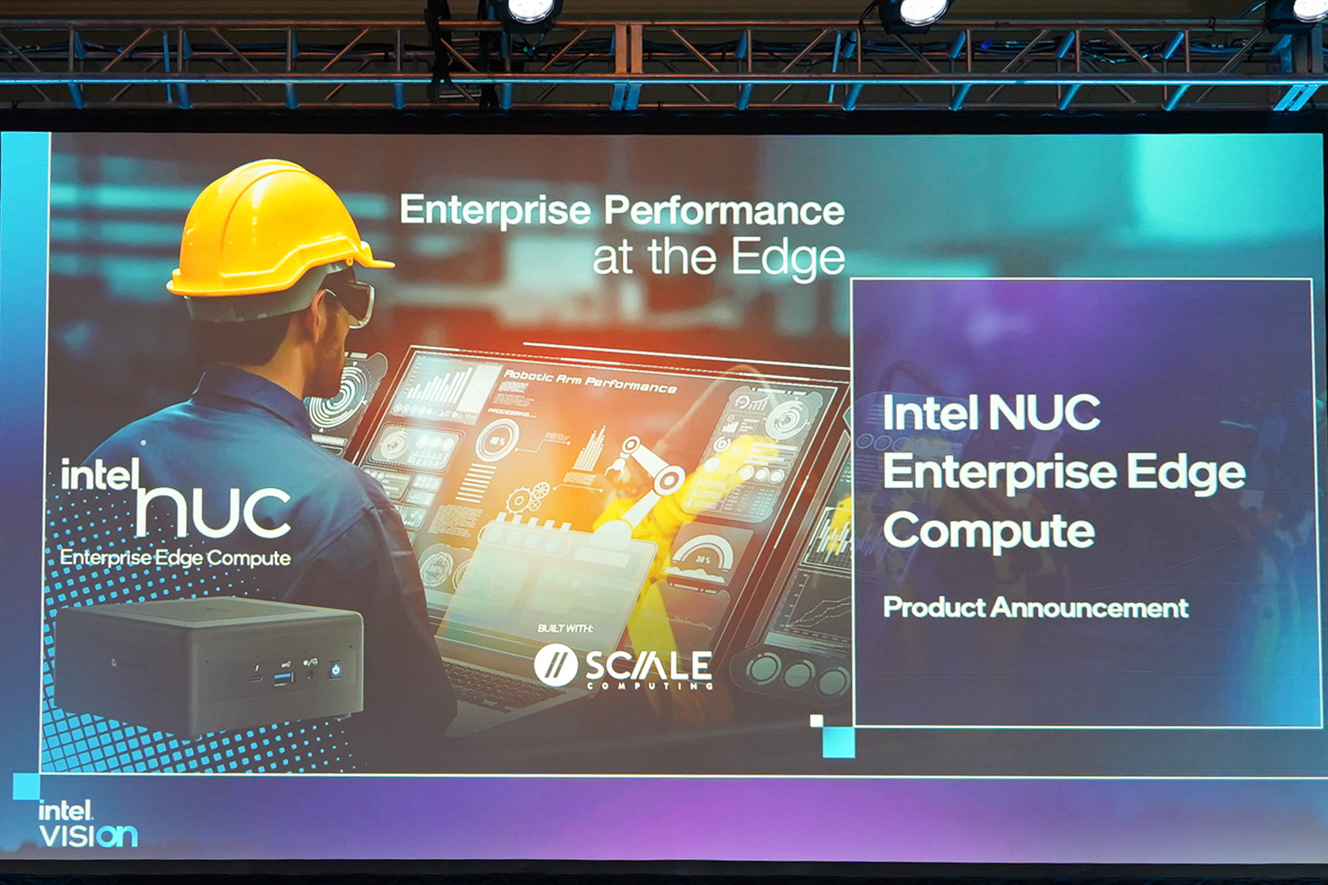 Intel、小型コンピュータ「NUC」をエッジサーバーとして販売へ - PC Watch