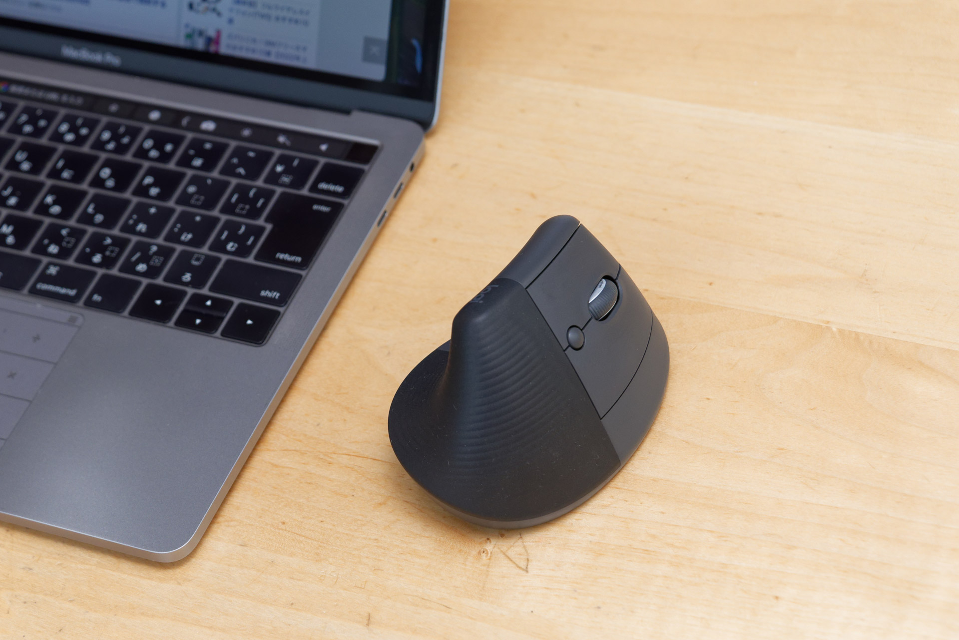 やじうまミニレビュー 小型化しただけじゃない 進化した 握手マウス ロジクール Lift Pc Watch